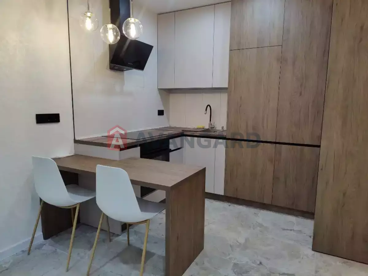 1 ��. ��������, 37/-/15 ��. �., 5/10 ������ ���� 8