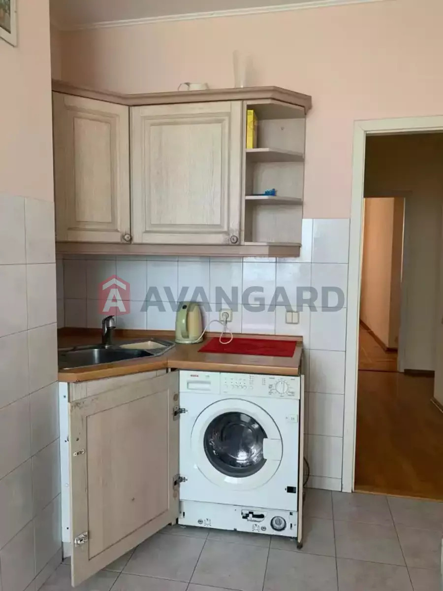 3 ��. ��������, 82/-/- ��. �., 5/5 ������ ���� 5