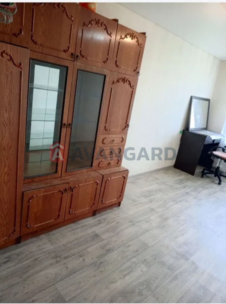 1 ��. ��������, 46/-/7 ��. �., 5/5 ������ ���� 4