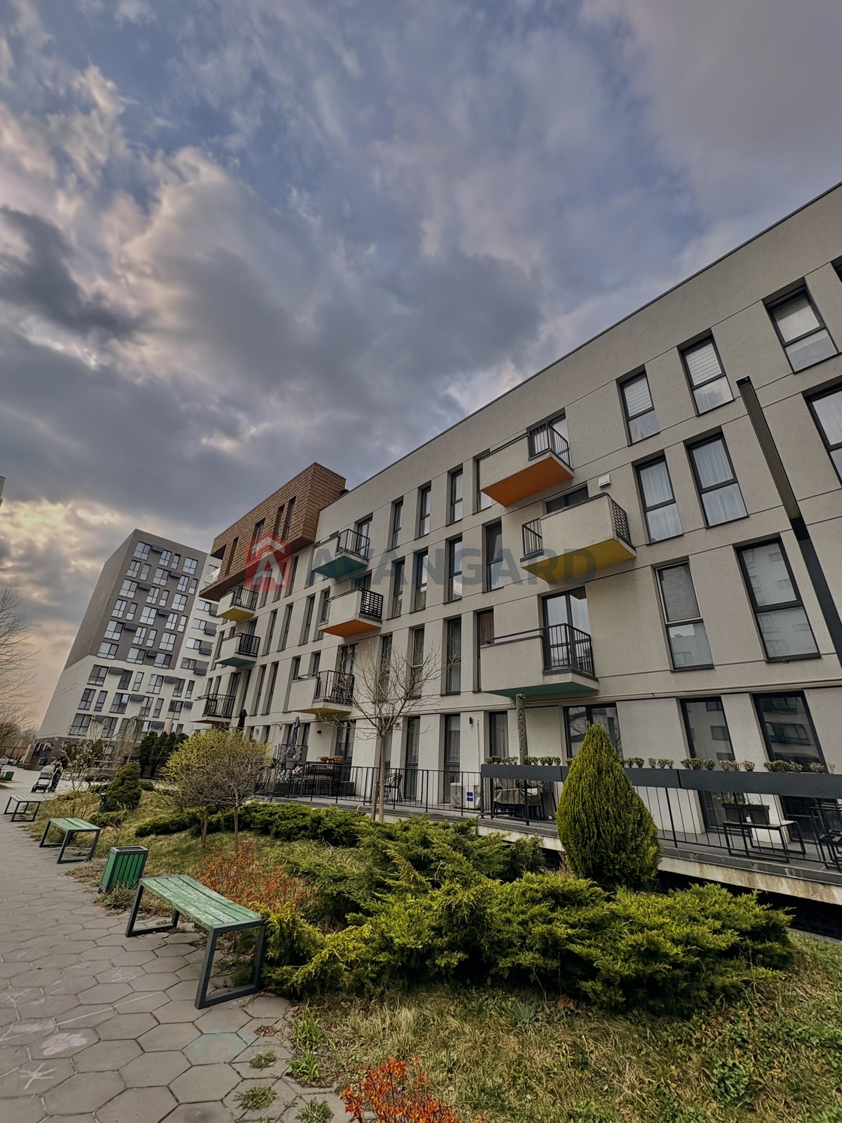 2 ��. ��������, 67/34/18 ��. �., 4/4 ������ ���� 1