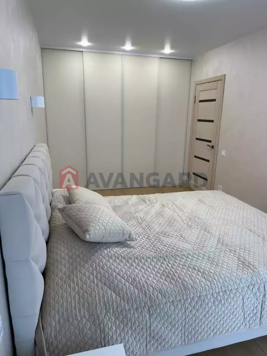 3 ��. ��������, 70/-/- ��. �., 4/10 ������ ���� 5