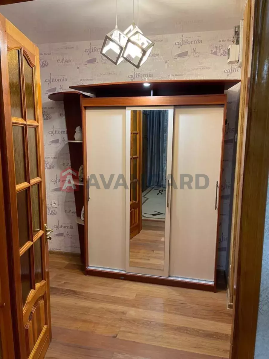 2 ��. ��������, 50/-/10 ��. �., 5/5 ������ ���� 8