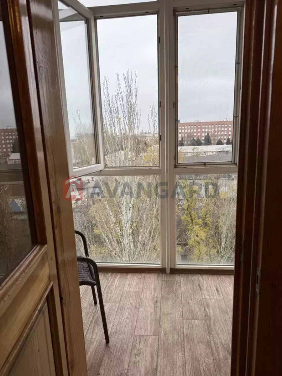 2 ����. ��������, 50/-/10 ��. �., 9/9 ���� ���� 6