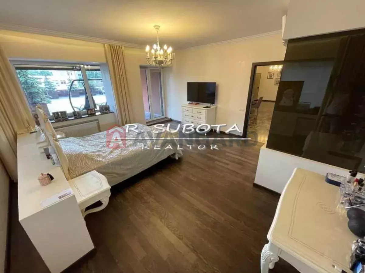 4 ����. ��������, 300/-/50 ��. �., 7/16 ���� ���� 19