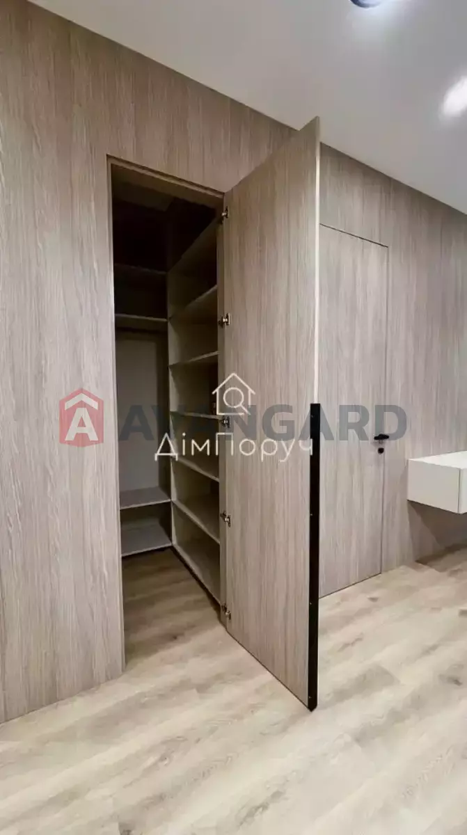 2 ����. ��������, 39/18/5 ��. �., 3/6 ���� ���� 8