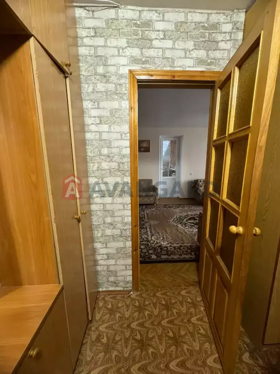 1 . , 40/-/- . ., 8/9   9