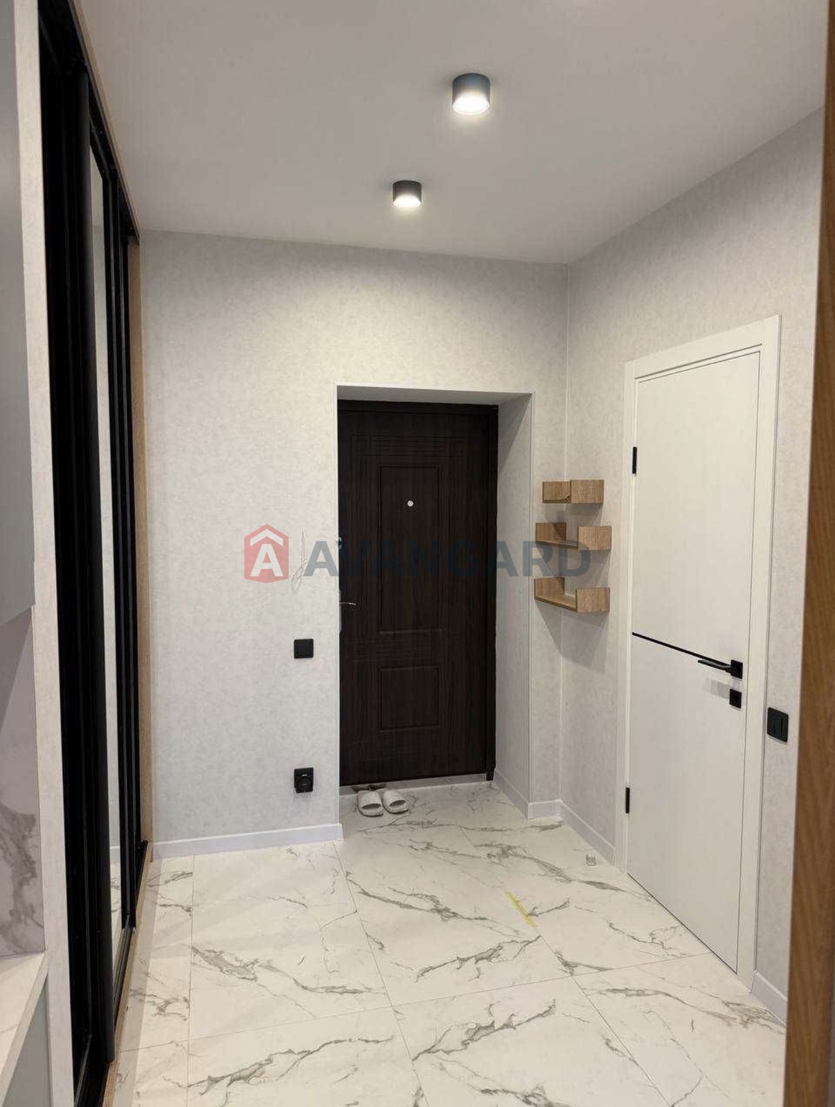 1 ��. ��������, 40/20/18 ��. �., 7/10 ������ ���� 18