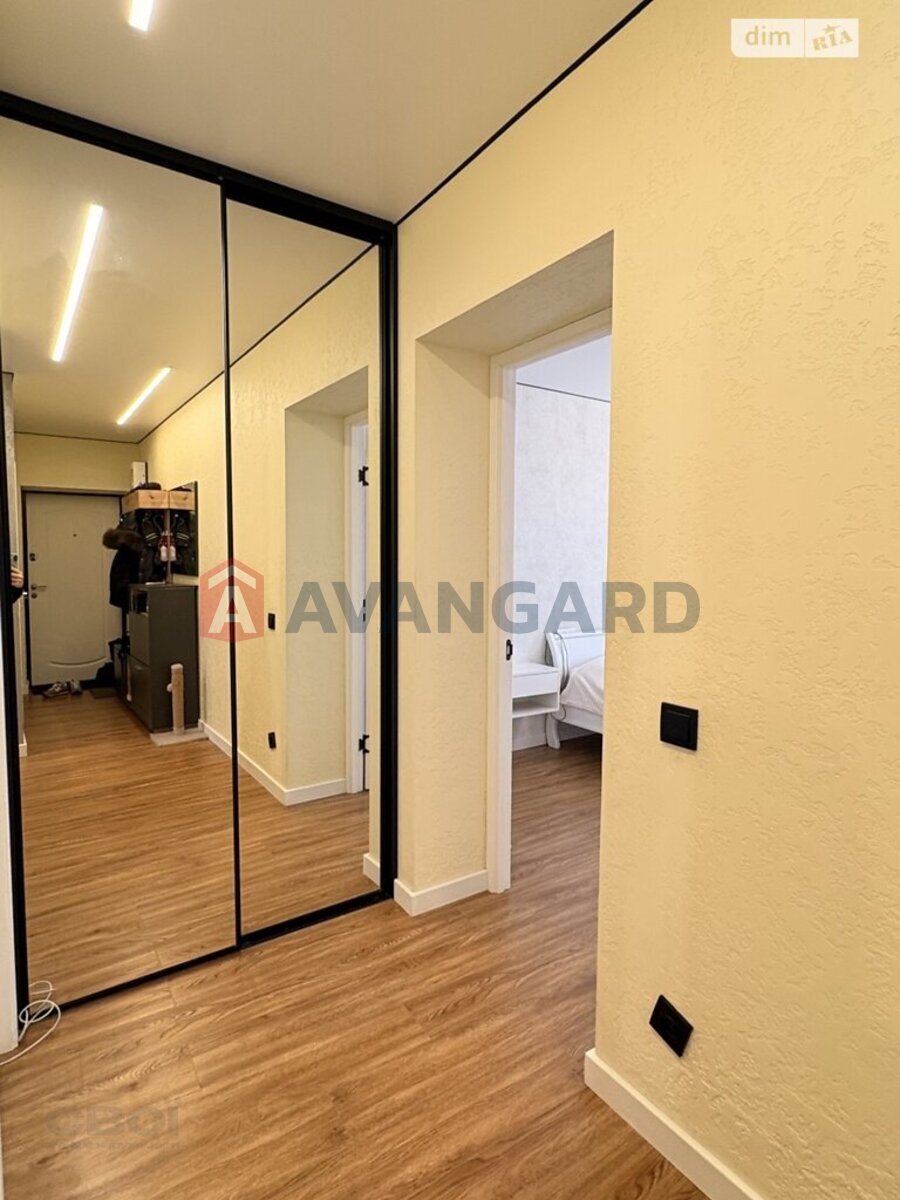 2 ����. ��������, 43/28/7 ��. �., 4/5 ���� ���� 14