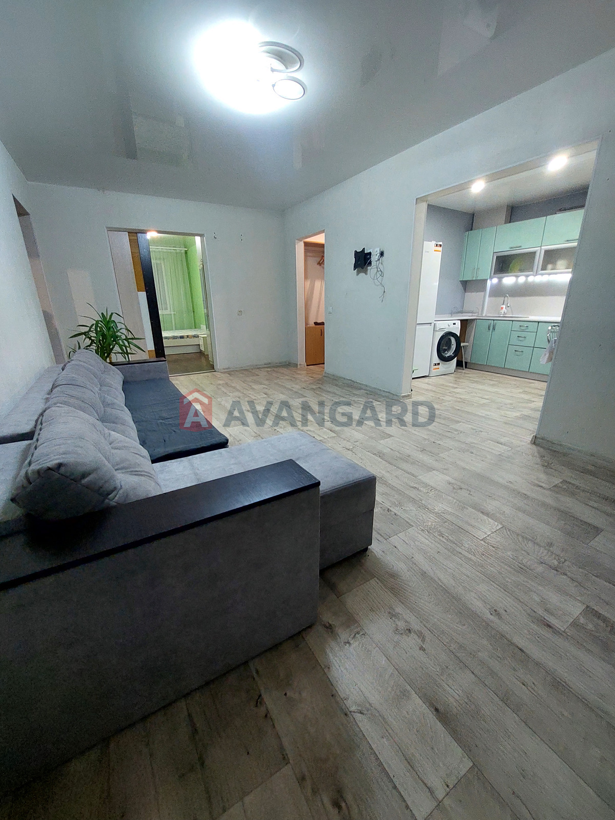 4 ����. ��������, 84/65/12 ��. �., 9/10 ���� ���� 1