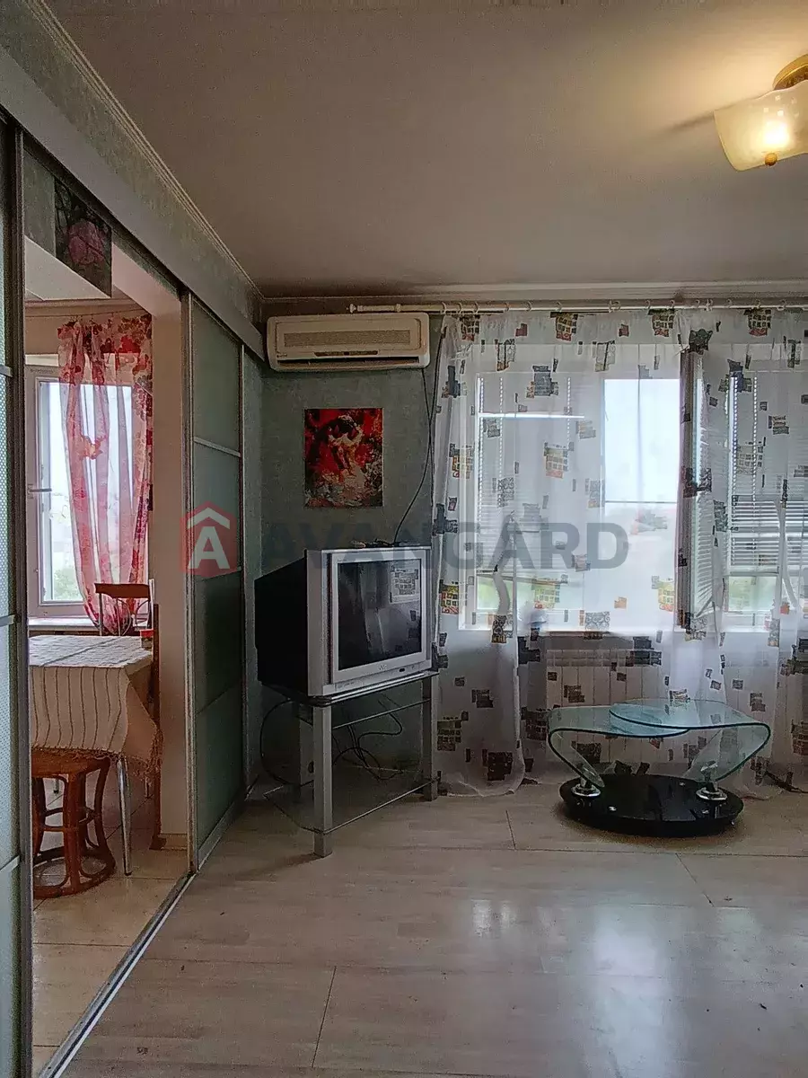 2 ����. ��������, 50/-/8 ��. �., 9/9 ���� ���� 4