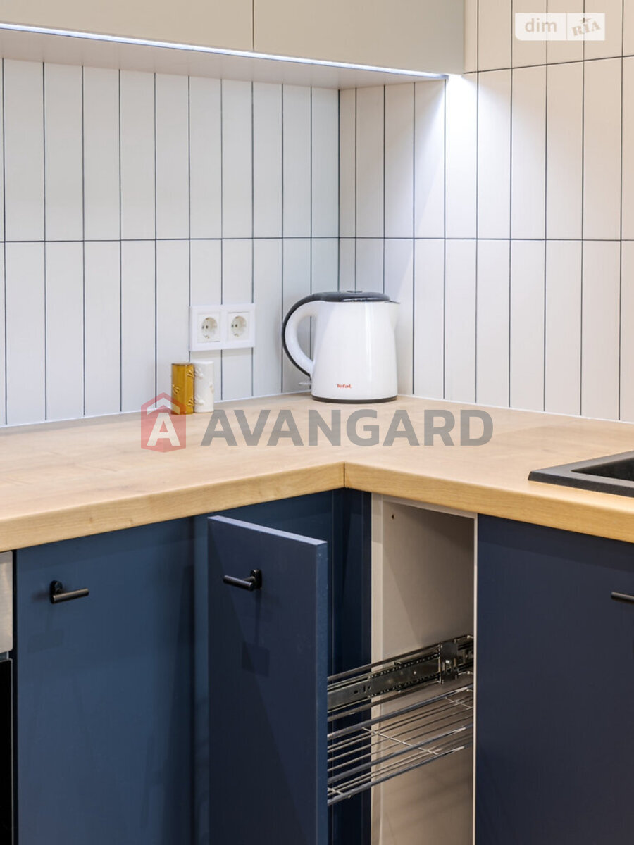 1 ��. ��������, 45/19/5 ��. �., 8/10 ������ ���� 10