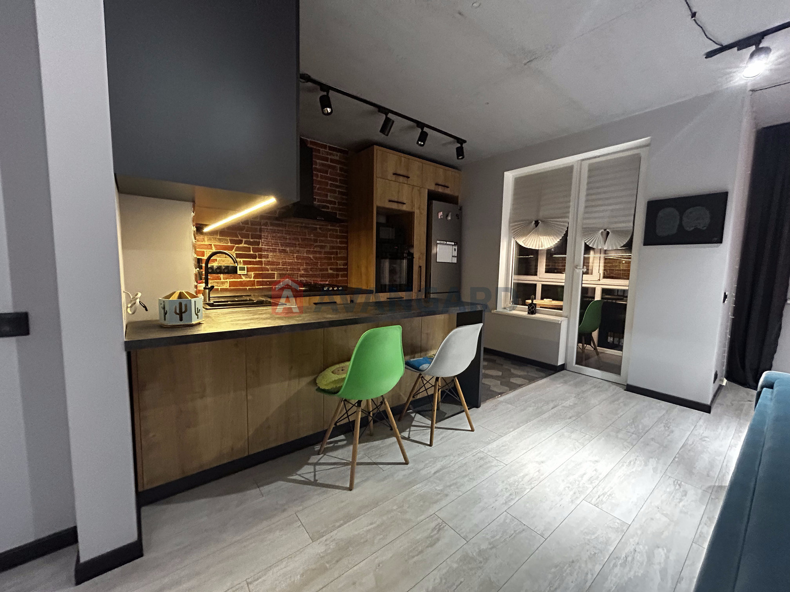 2 ��. ��������, 100/33/40 ��. �., 10-11/11 ������ ���� 4