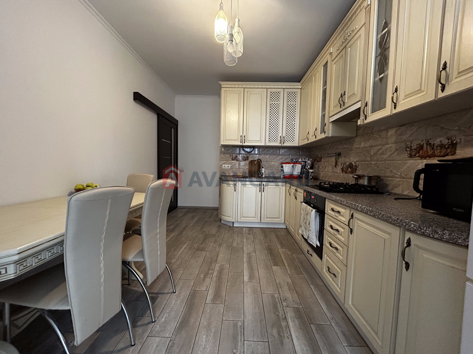 1 ��. ��������, 48.6/18.5/13.7 ��. �., 7/10 ������ ���� 4