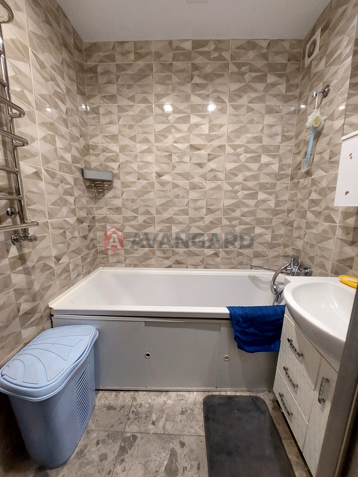 4 ����. ��������, 84/65/12 ��. �., 9/10 ���� ���� 16