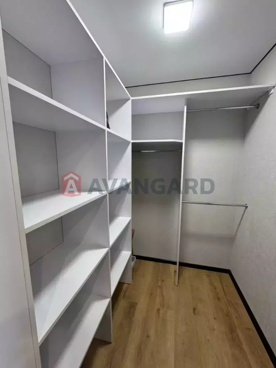 1 ��. ��������, 44/-/- ��. �., 6/10 ������ ���� 4