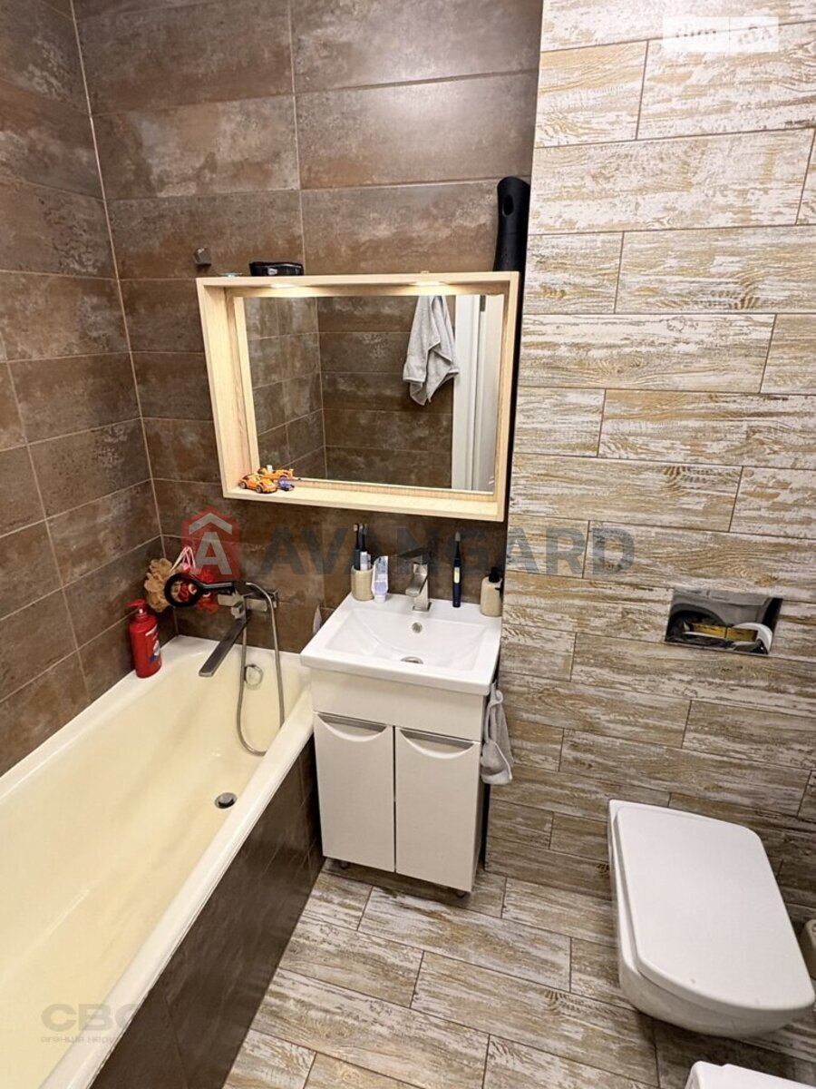 2 ����. ��������, 43/28/7 ��. �., 4/5 ���� ���� 17