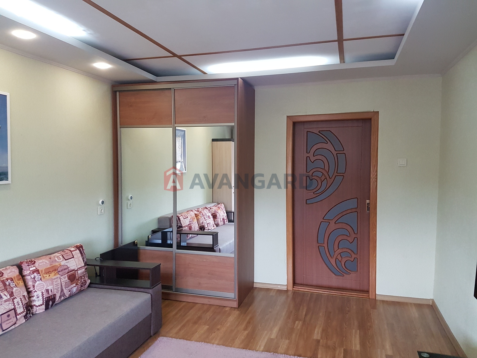 3 ��. ��������, 63/-/10 ��. �., 10/10 ������ ���� 1