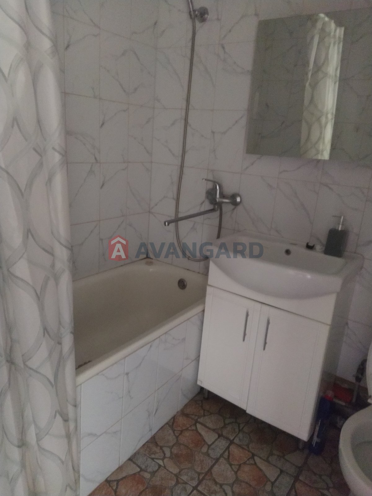 1 ��. ��������, 40/20/7 ��. �., 4/12 ������ ���� 8