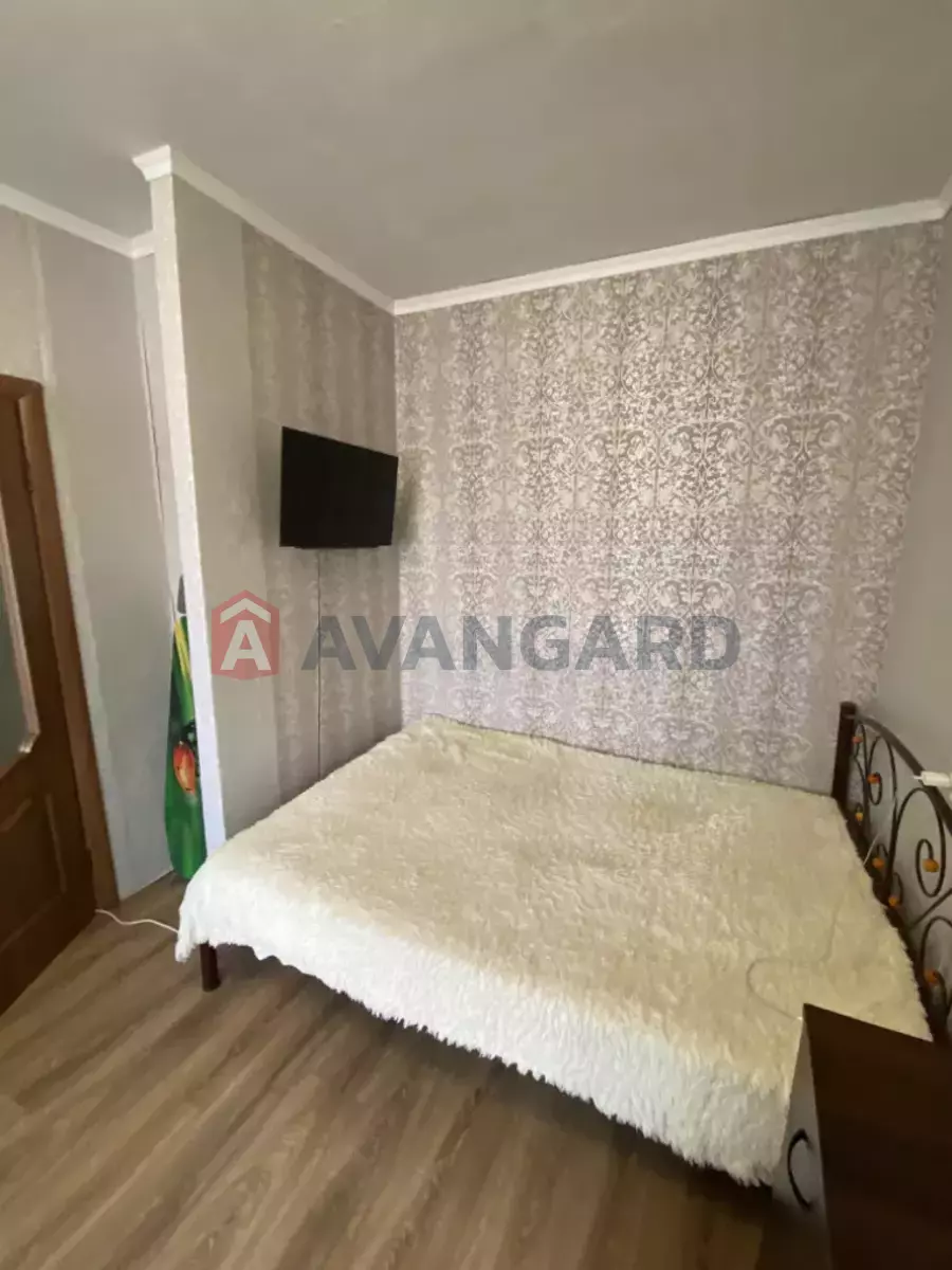 1 ��. ��������, 33/-/- ��. �., 4/5 ������ ���� 10