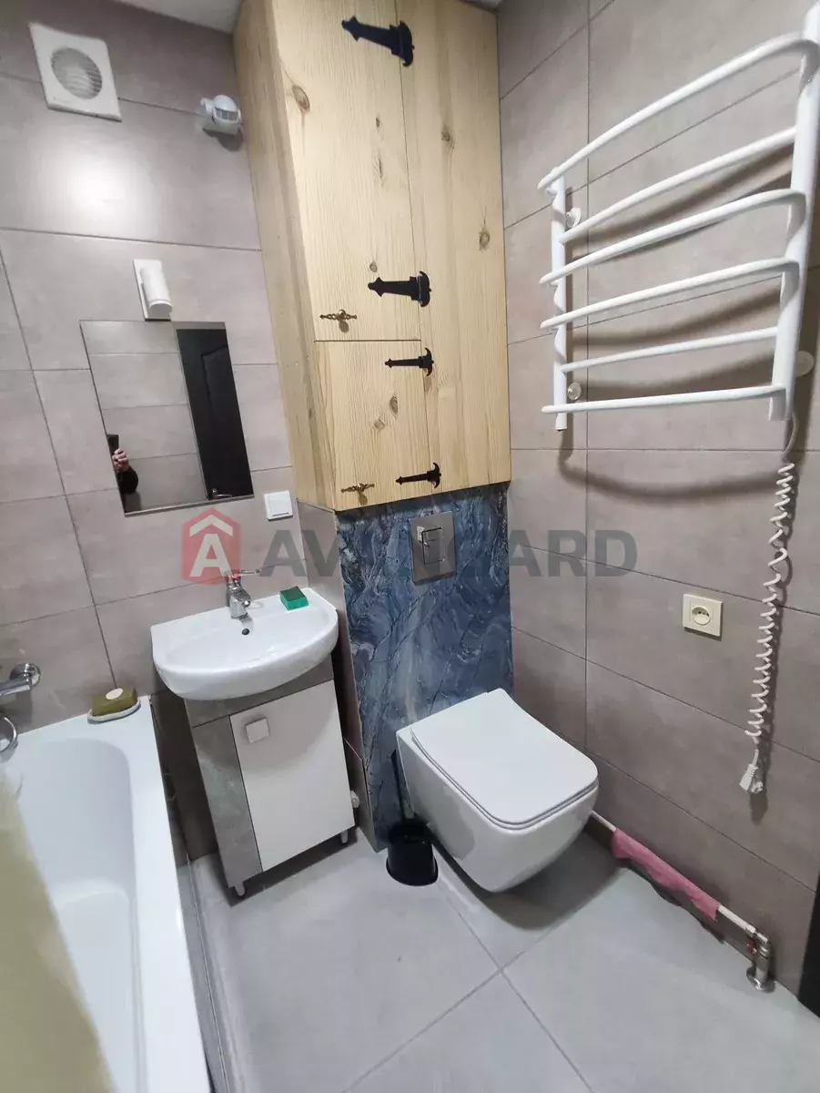 1 ��. ��������, 33/-/8 ��. �., 5/5 ������ ���� 5