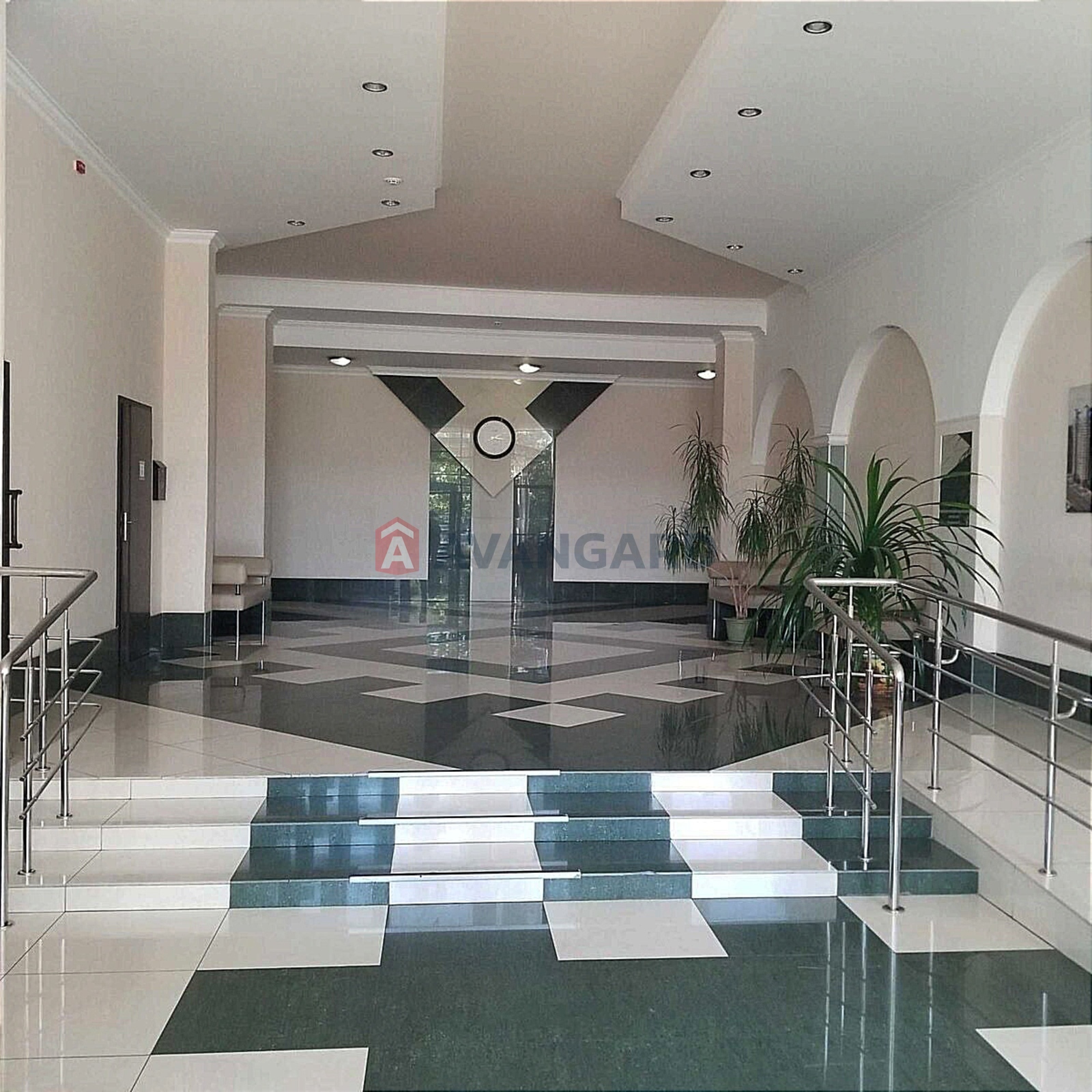 3 ����. ��������, 94/56/18 ��. �., 15/25 ���� ���� 19