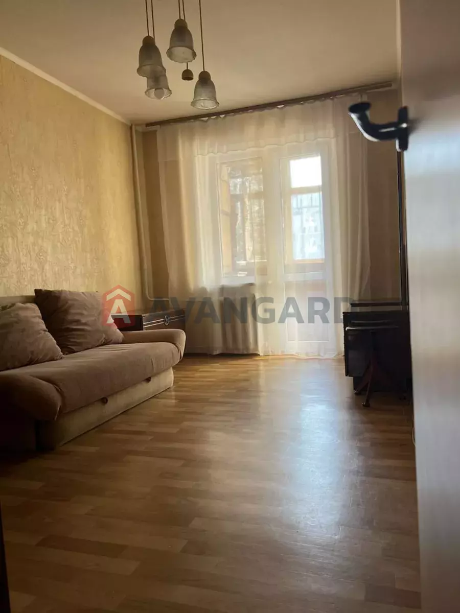 2 ��. ��������, 60/-/9 ��. �., 8/10 ������ ���� 3