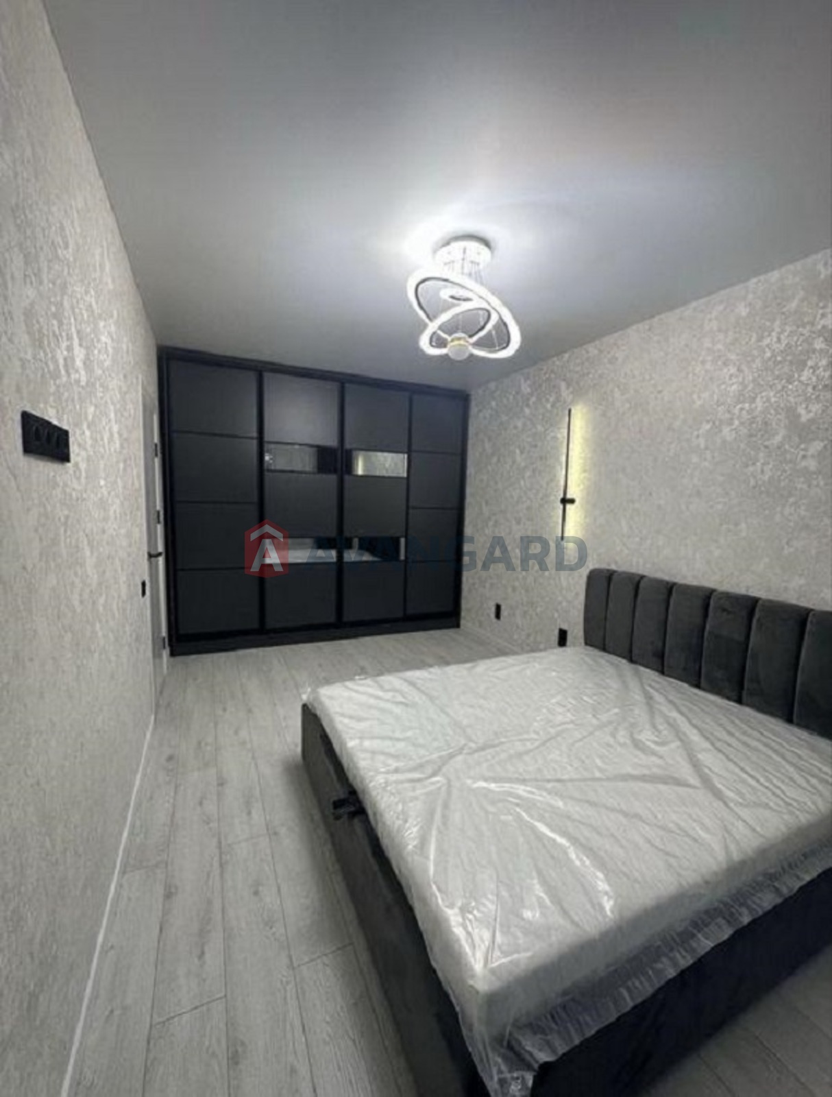 1 ��. ��������, 46/-/28 ��. �., 2/5 ������ ���� 2