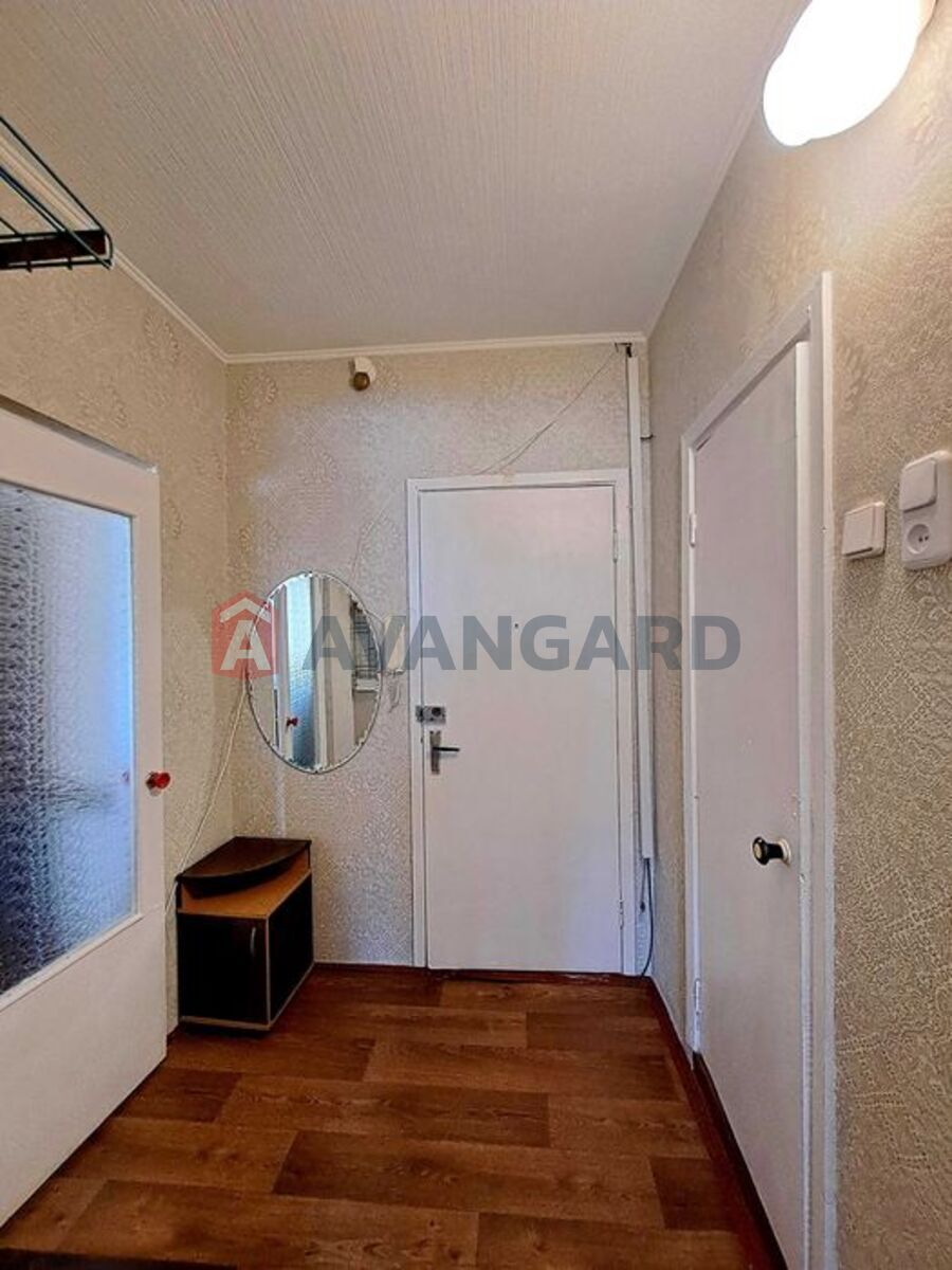 1 ����. ��������, 30/-/8 ��. �., 3/9 ���� ���� 9