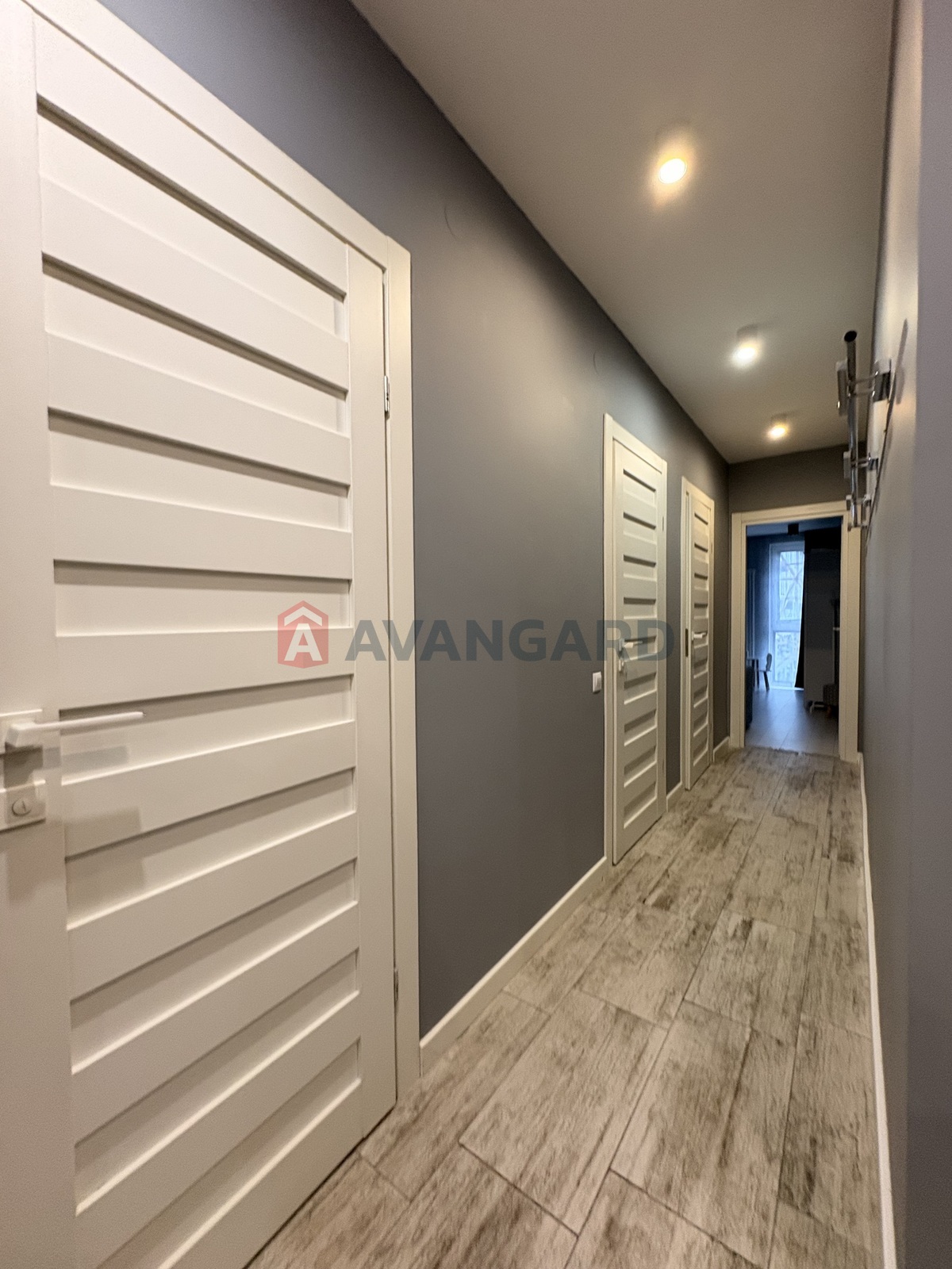 2 ��. ��������, 67/30/18 ��. �., 4/4 ������ ���� 9