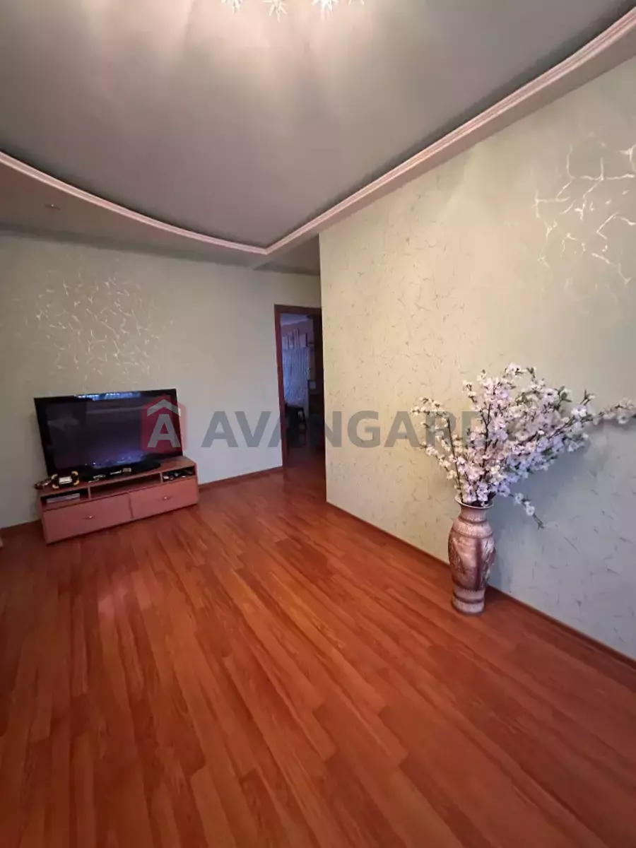 3 ��. ��������, 75/-/- ��. �., 3/9 ������ ���� 4