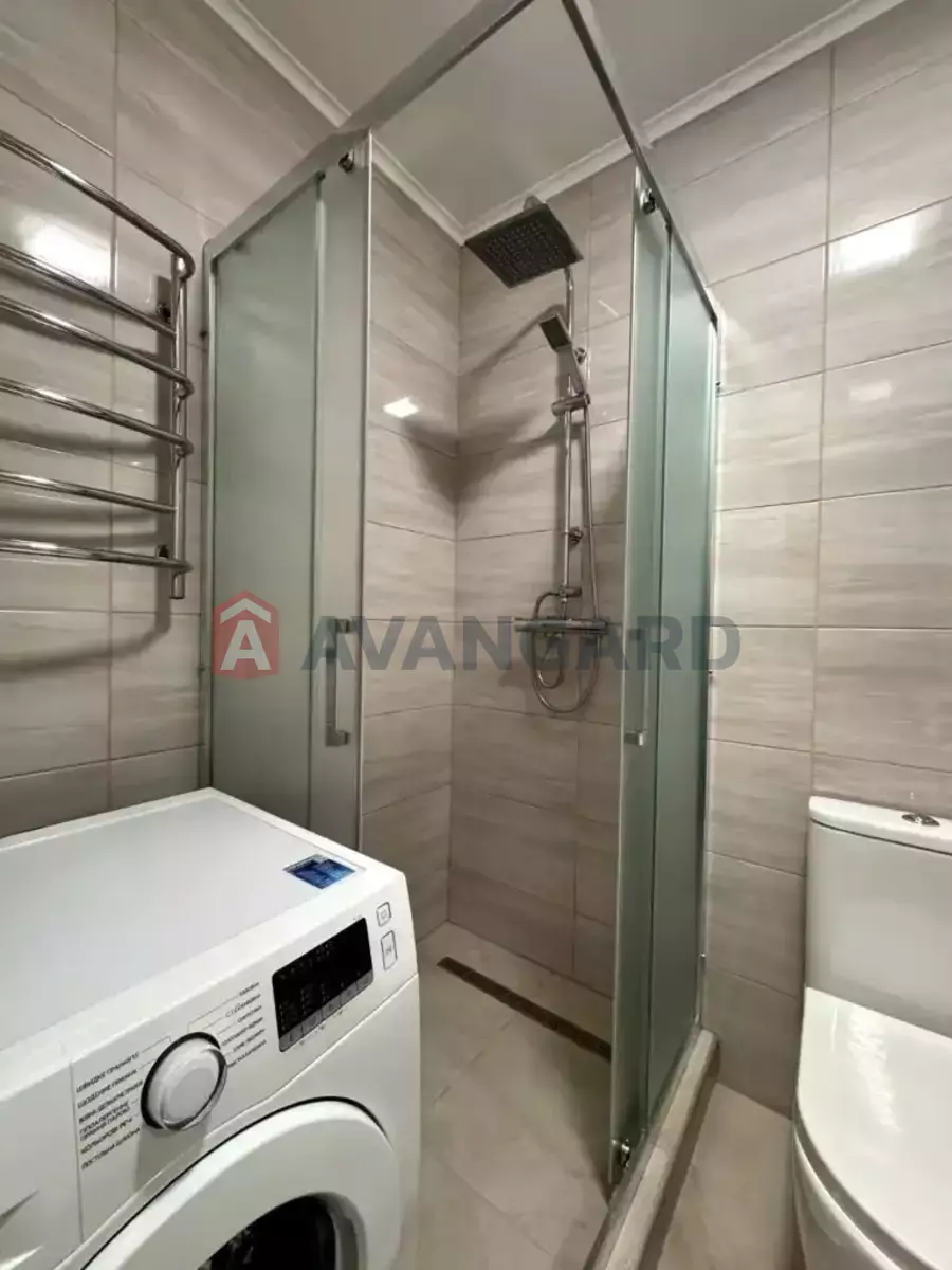 1 ����. ��������, 44/15/20 ��. �., 8/10 ���� ���� 9