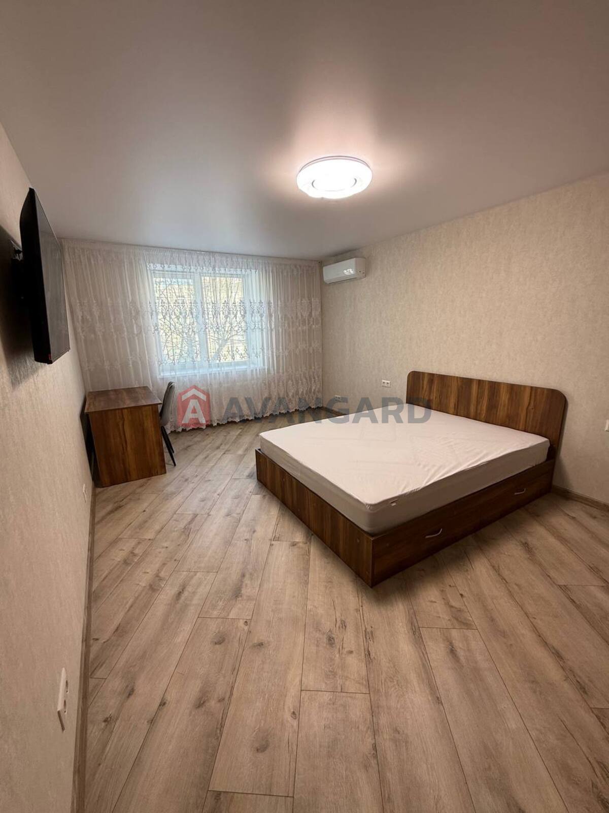 2 ��. ��������, 65/-/9,5 ��. �., 3/10 ������ ���� 18