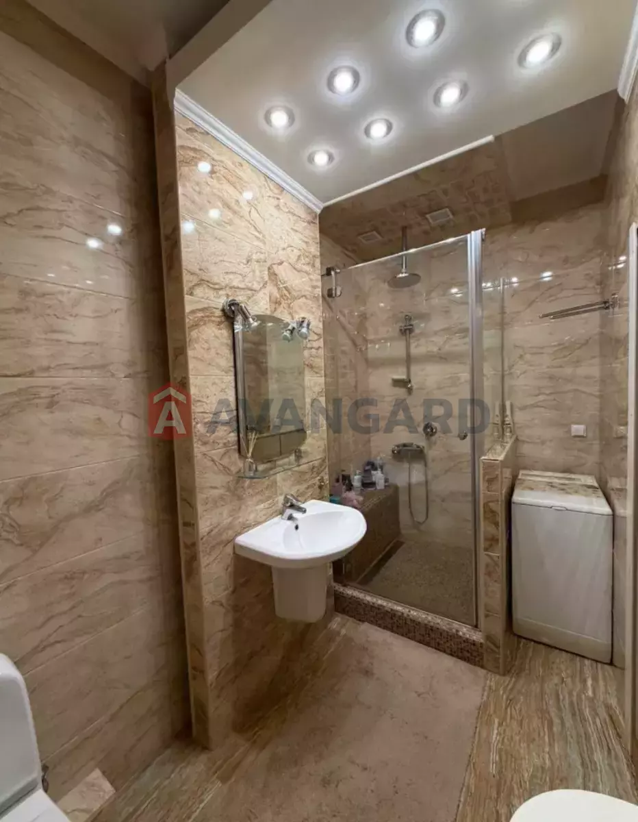 4 ��. ��������, 172/-/- ��. �., 3/9 ������ ���� 8