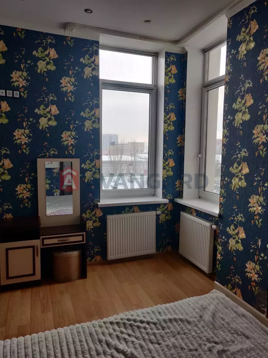 3 ����. ��������, 104/-/15 ��. �., 8/12 ���� ���� 8