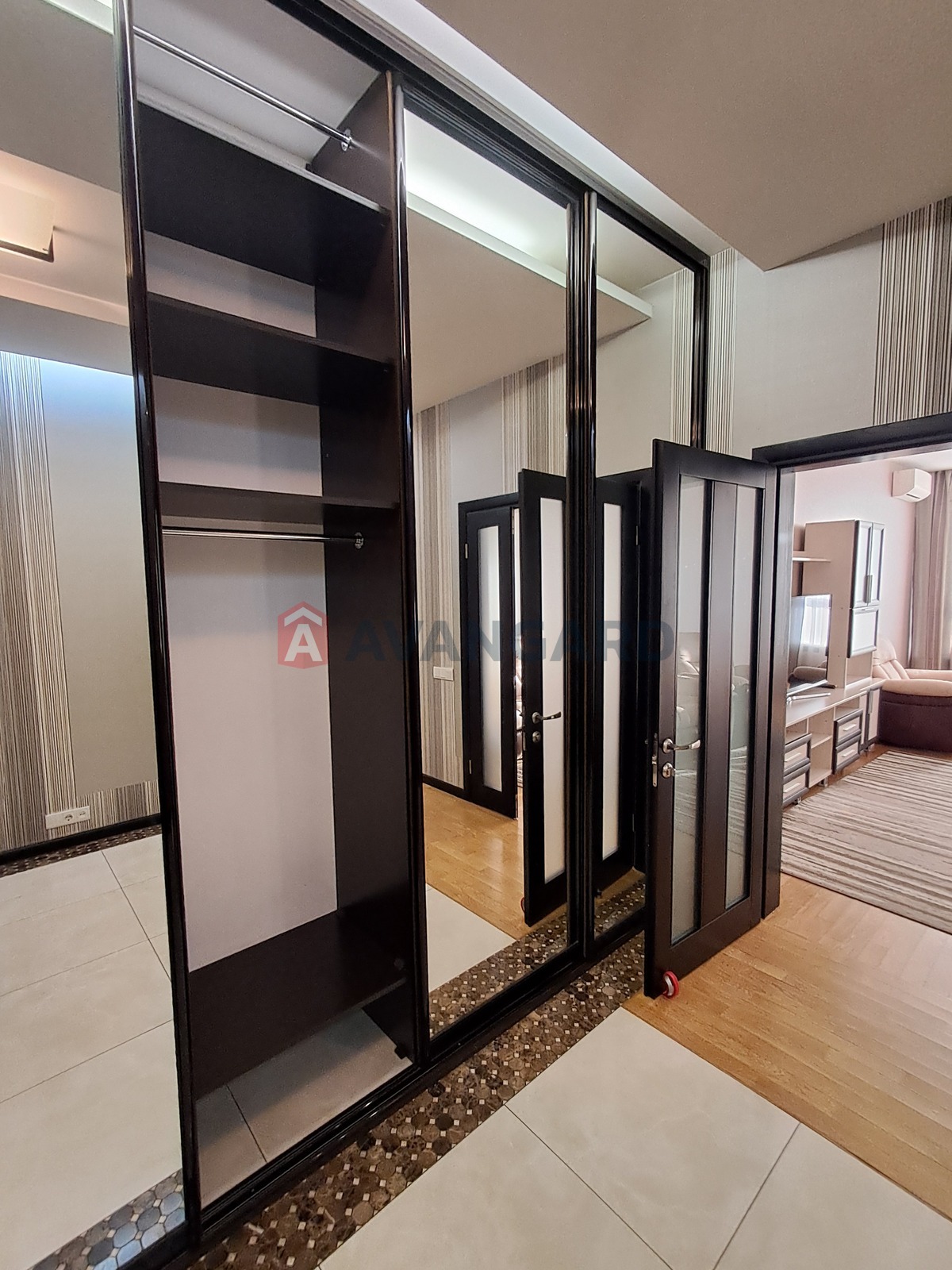 3 ��. ��������, 108/88/20 ��. �., 10/25 ������ ���� 6