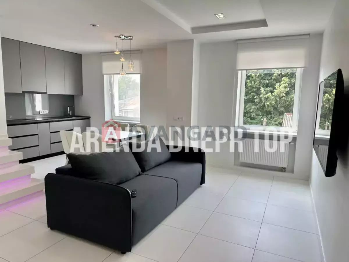 3 ��. ��������, 90/-/- ��. �., 3/3 ������ ���� 4