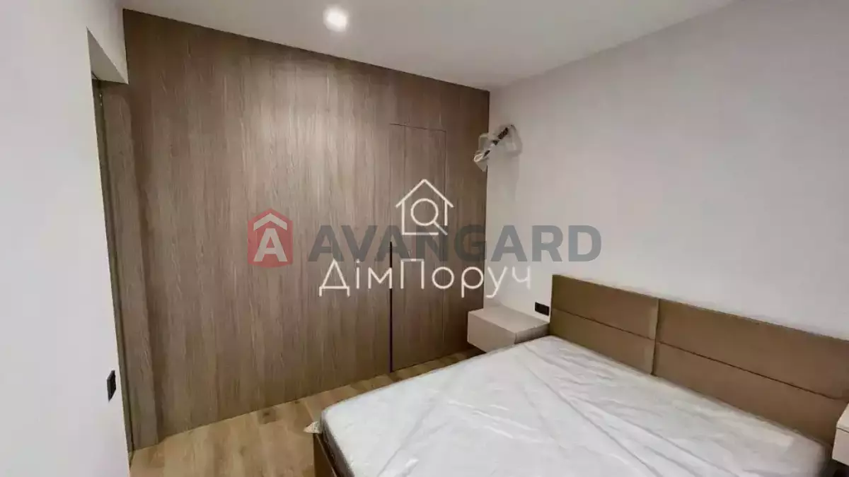 2 ����. ��������, 39/18/5 ��. �., 3/6 ���� ���� 10