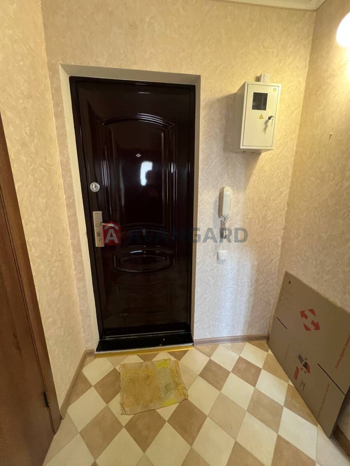 1 ��. ��������, 37/18/7 ��. �., 6/9 ������ ���� 8