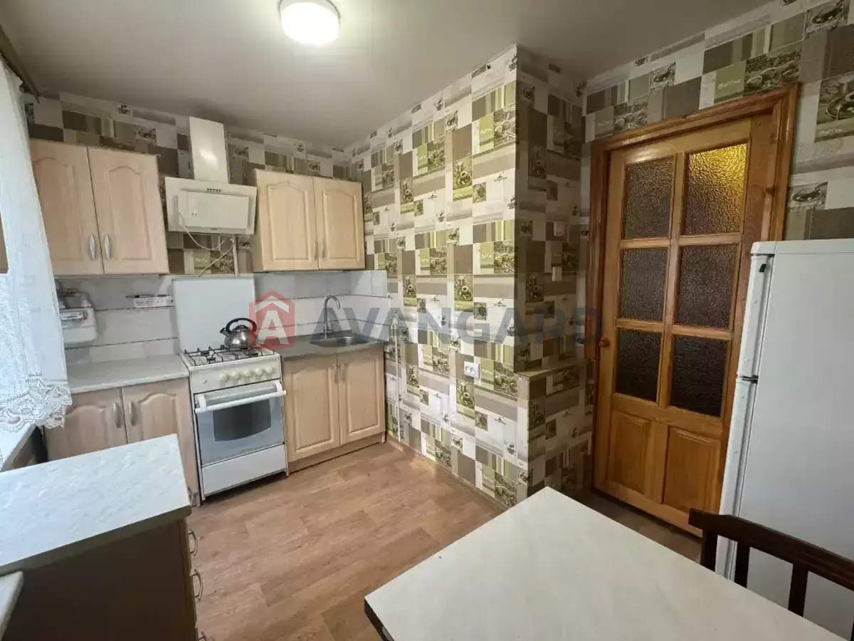 1 . , 40/-/- . ., 8/9   3