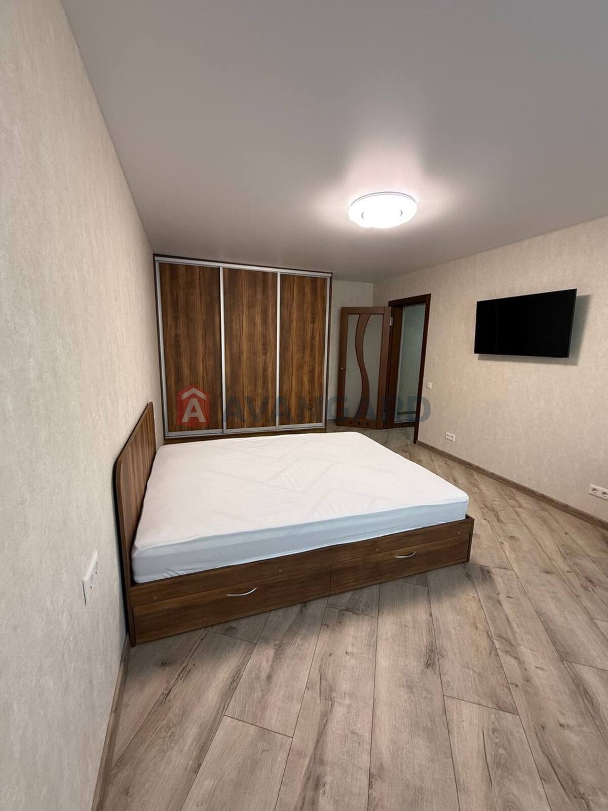 2 ��. ��������, 65/-/9,5 ��. �., 3/10 ������ ���� 19