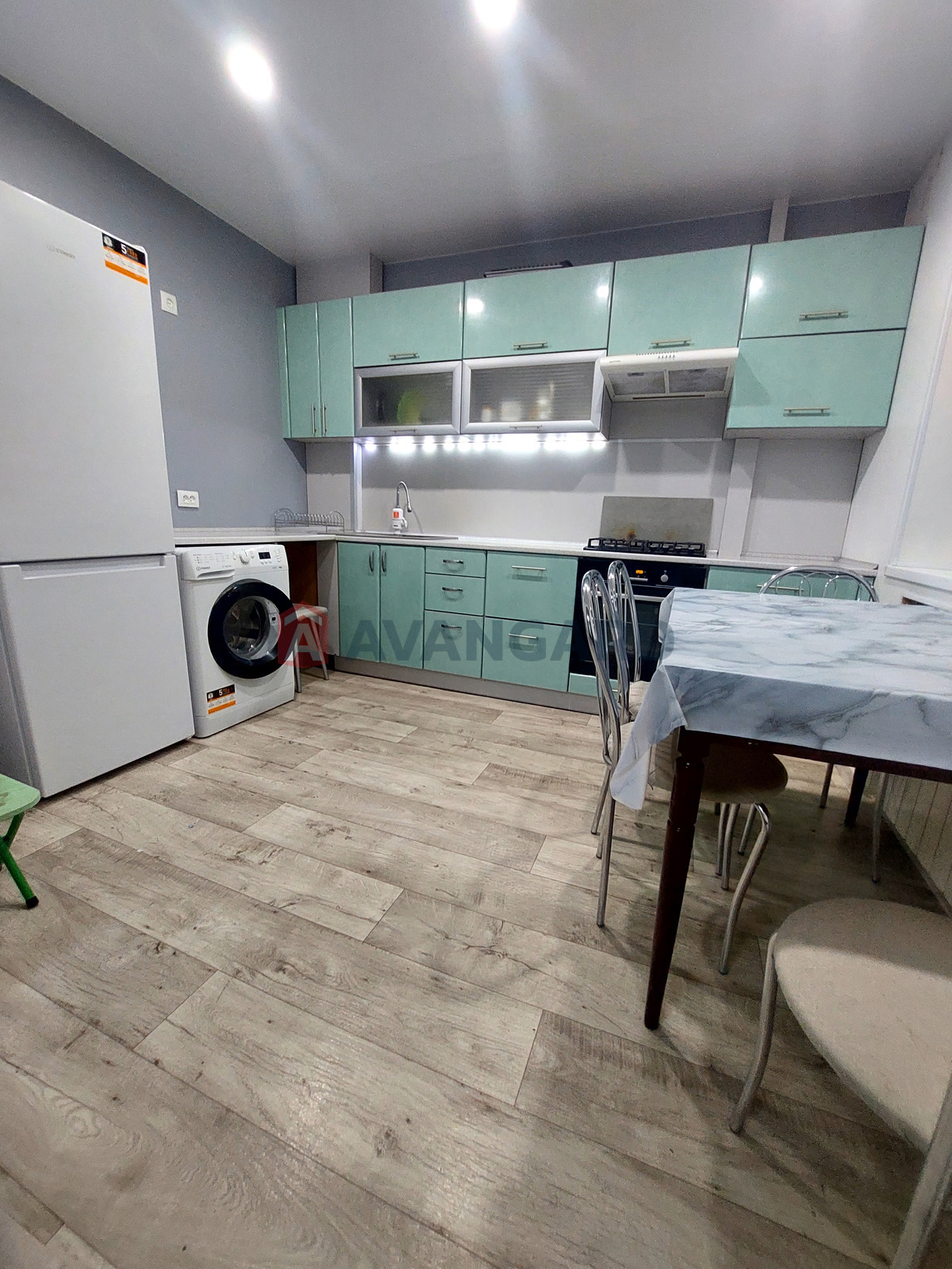 4 ����. ��������, 84/65/12 ��. �., 9/10 ���� ���� 11