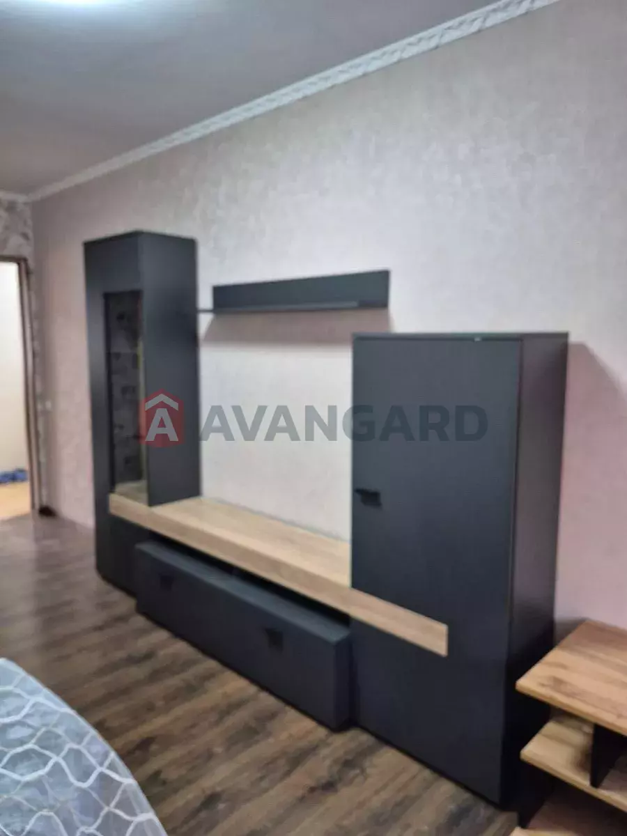 3 ����. ��������, 63/-/8 ��. �., 5/10 ���� ���� 4