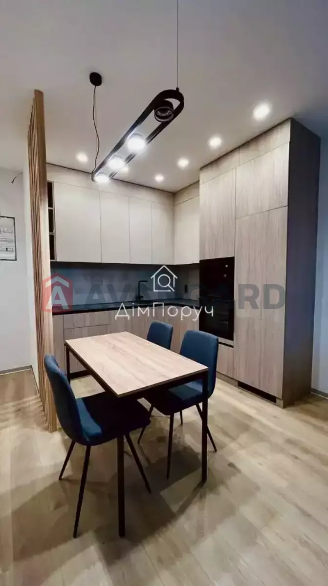 2 ����. ��������, 42/20/8 ��. �., 3/6 ���� ���� 4