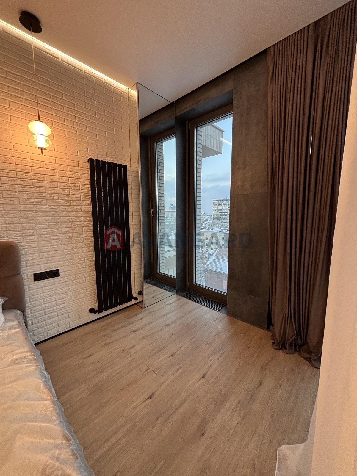 1 ��. ��������, 52/37/5 ��. �., 8/10 ������ ���� 12