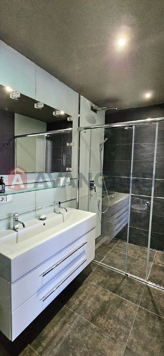 4 ��. ��������, 157/-/15 ��. �., 8/9 ������ ���� 19