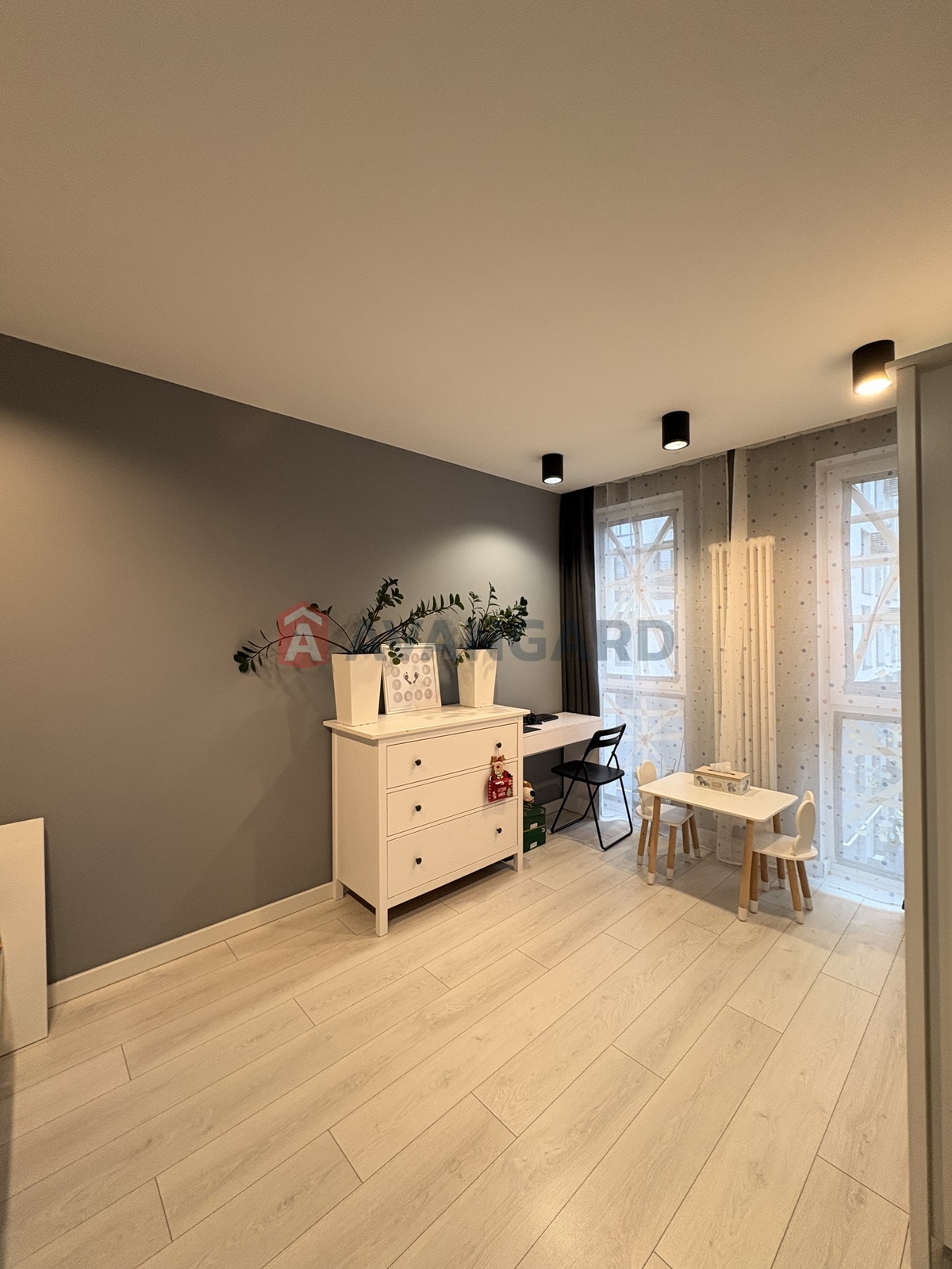 2 ��. ��������, 67/30/18 ��. �., 4/4 ������ ���� 15