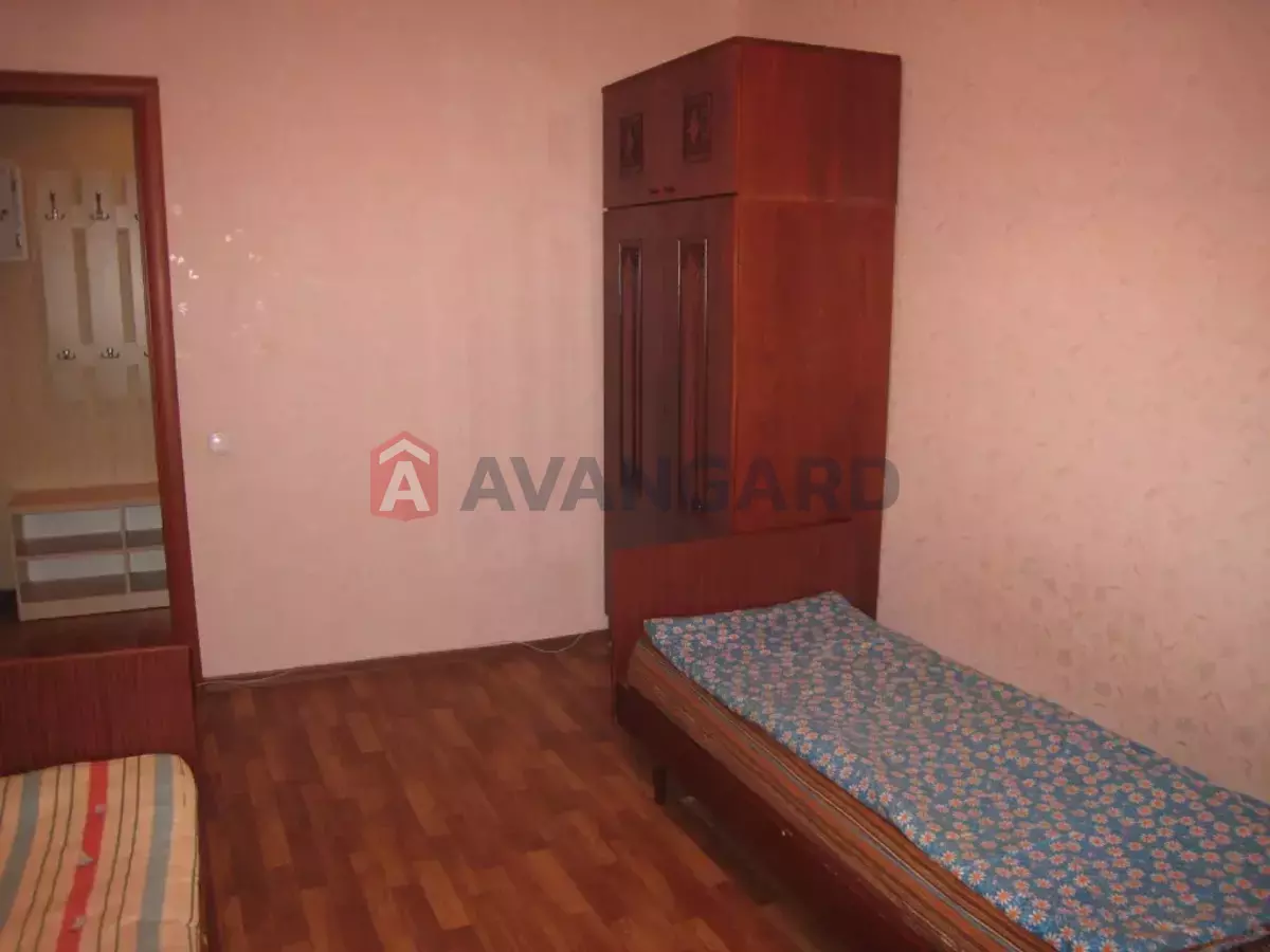 3 ����. ��������, 64/40/8 ��. �., 8/9 ���� ���� 14