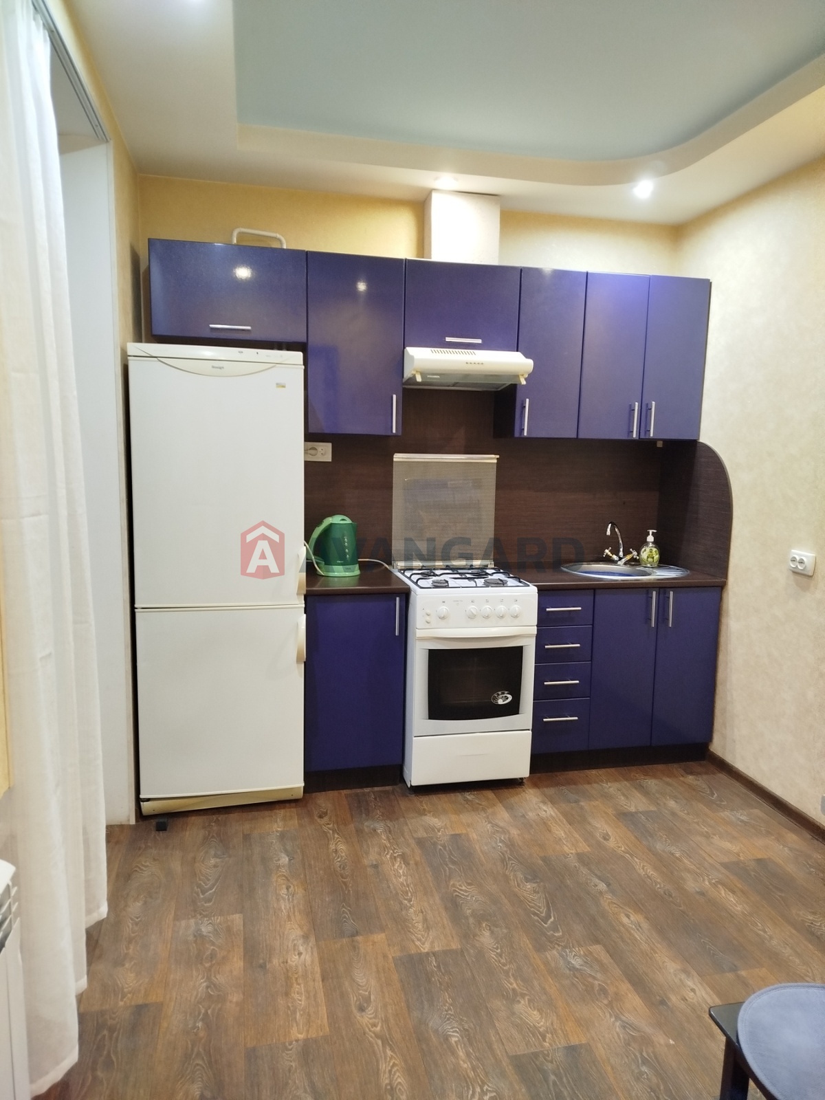 1 ��. ��������, 36/19/7 ��. �., 4/4 ������ ���� 3