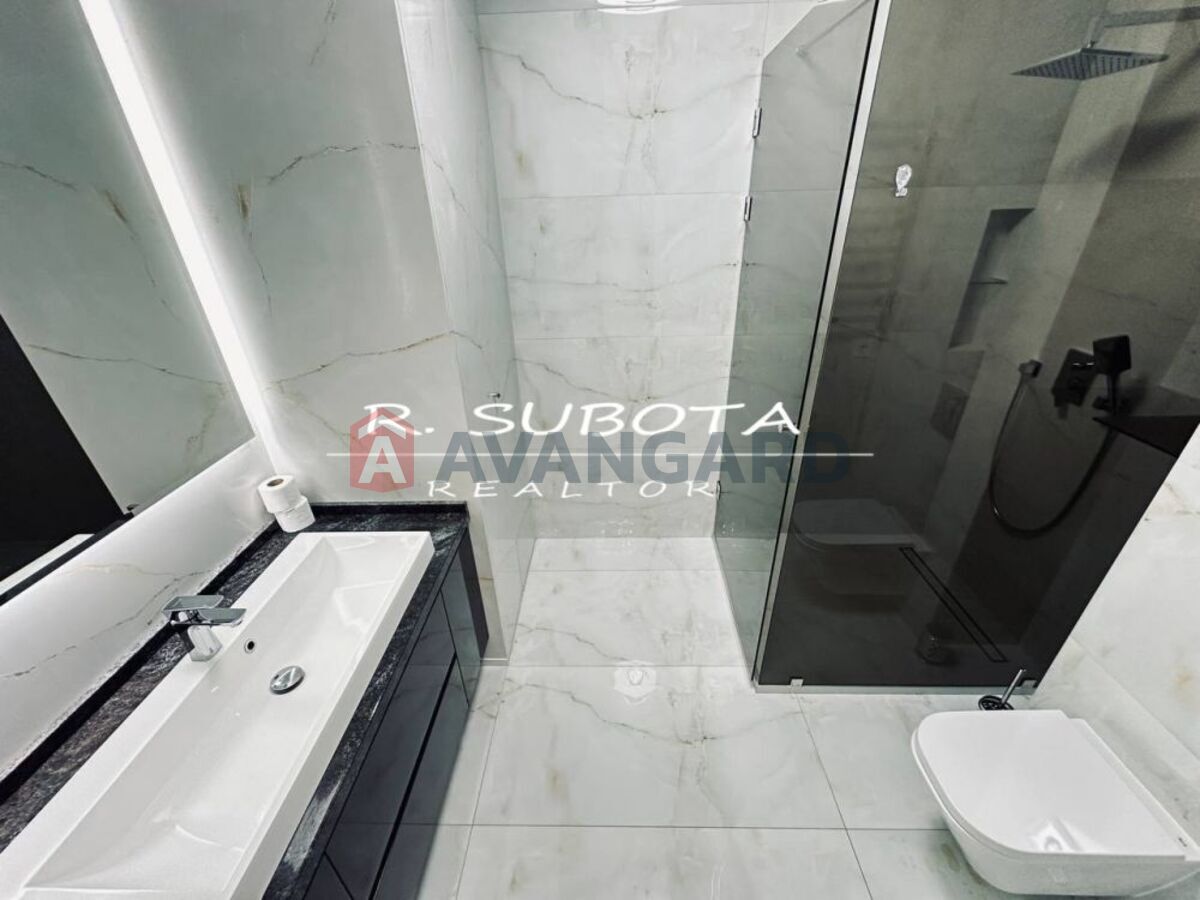 3 ��. ��������, 94/-/- ��. �., 8/22 ������ ���� 11