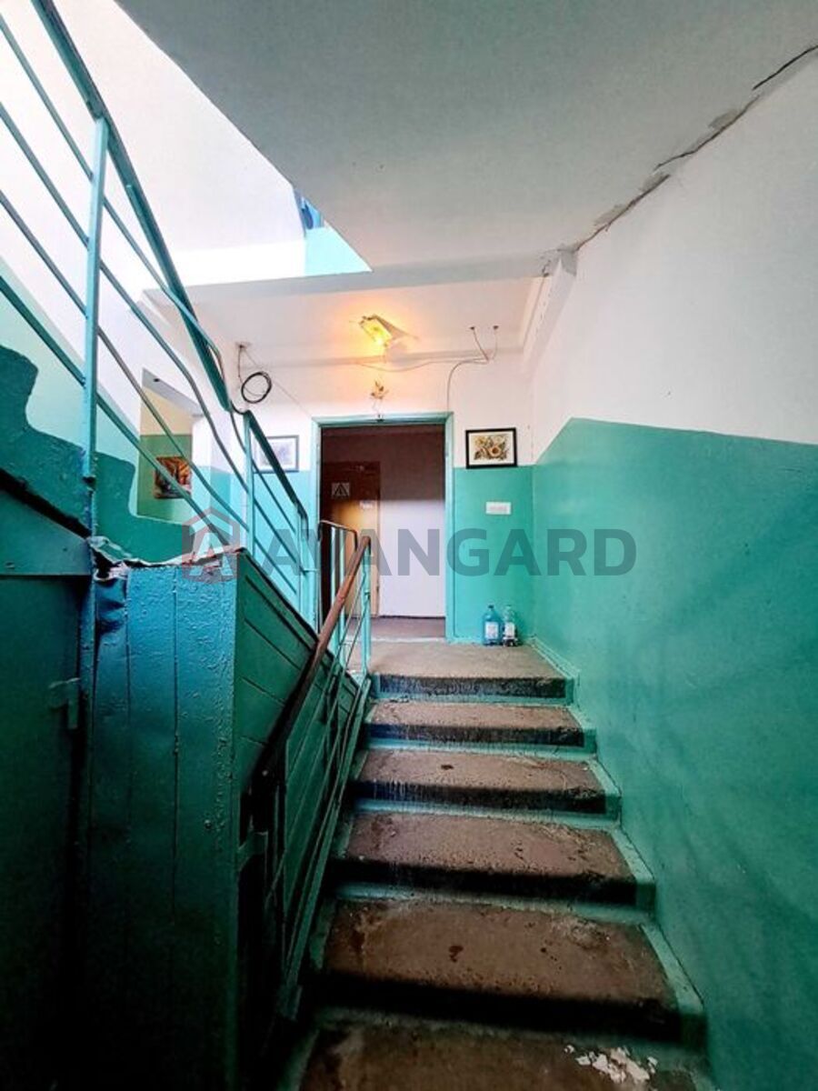 1 ����. ��������, 30/-/8 ��. �., 3/9 ���� ���� 12